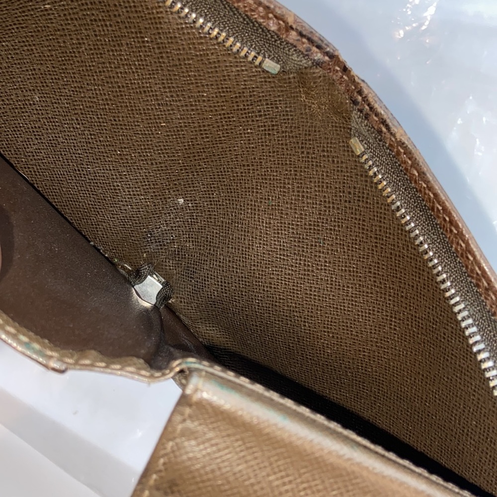 - Louis Vuitton taiga zippy wallet - Picture 14 of 15